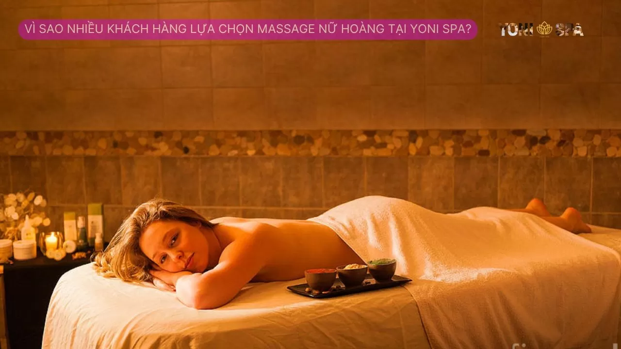 Du khách nữ thư giãn tuyệt đối với liệu trình massage cổ vai gáy kết hợp yoni ngay tại phòng nghỉ dưỡng