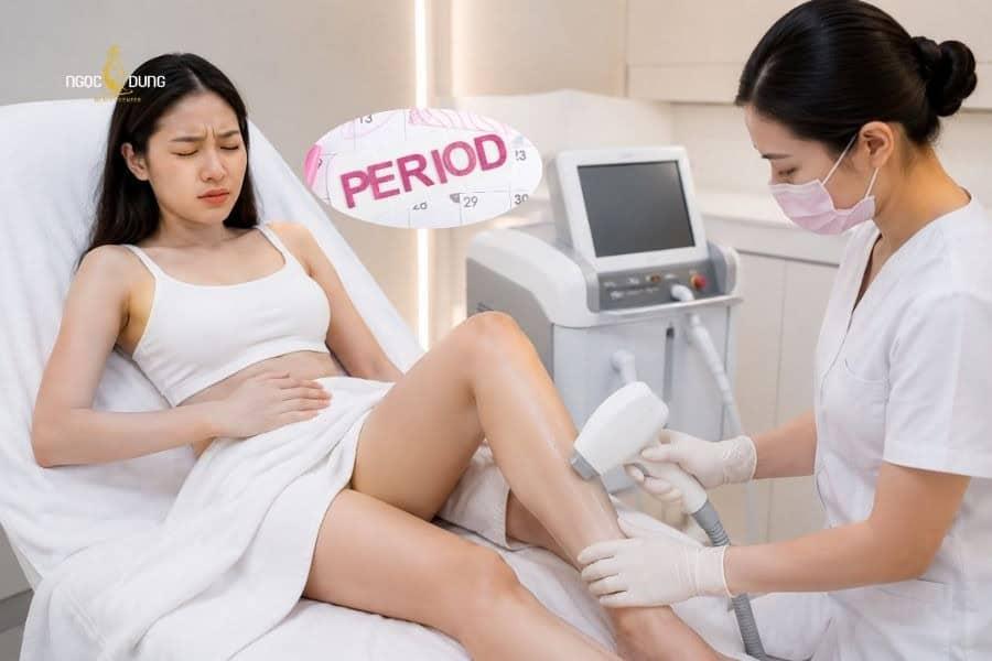 Kỹ thuật viên nữ đang thực hiện các động tác trị liệu vùng kín chuyên nghiệp, đảm bảo sự an toàn và thoải mái tuyệt đối cho khách hàng