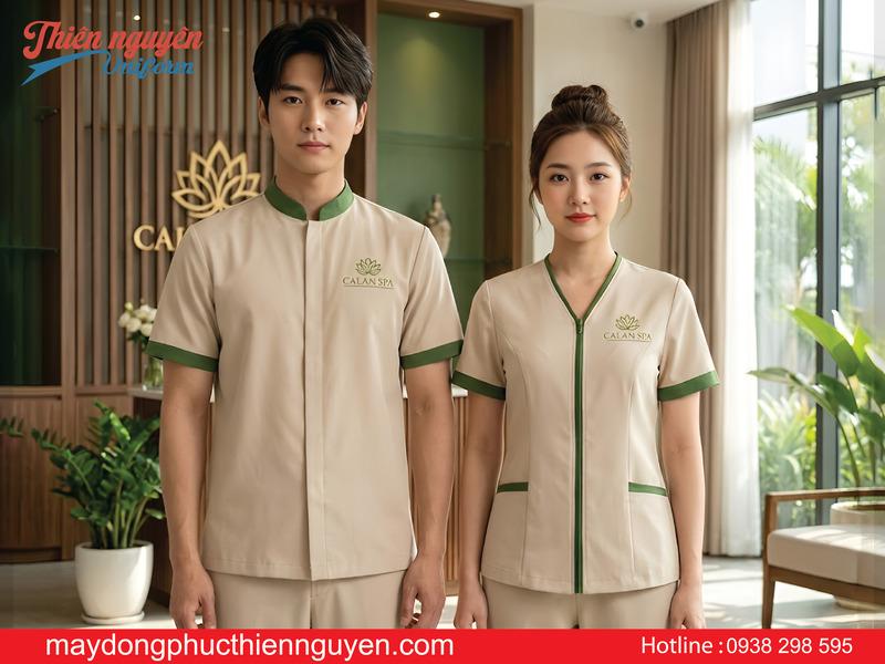 Kỹ thuật viên nữ chuyên nghiệp với thái độ tôn trọng và bộ dụng cụ massage sạch sẽ tại Hải Phòng