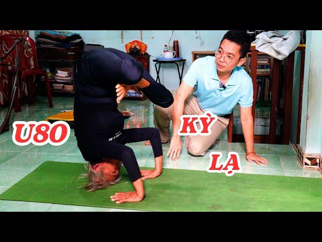 Một phụ nữ trên 40 tuổi tự tin, tươi trẻ, đang ngồi thiền trong không gian yên tĩnh sau hành trình hồi xuân với massage yoni