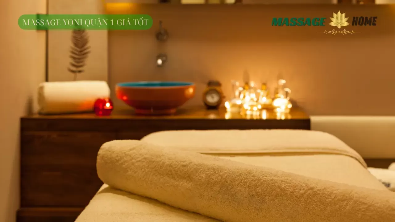 Phòng spa massage yoni sạch sẽ với khăn trải bàn trắng tinh và dụng cụ khử trùng sẵn sàng