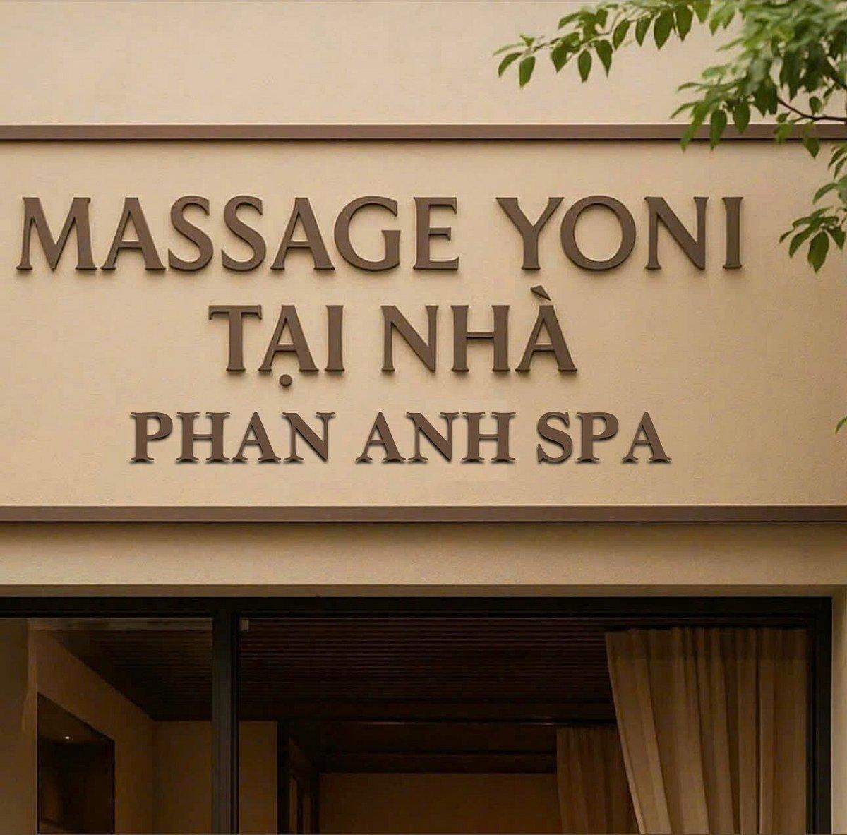 Biển hiệu và mặt tiền cơ sở massage yoni tại 45 Chùa Bộc, Hà Nội