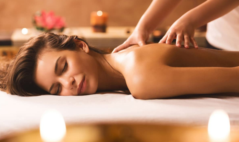 Không gian trị liệu với kỹ thuật massage thư giãn sâu và lắng nghe tâm sự cho phụ nữ