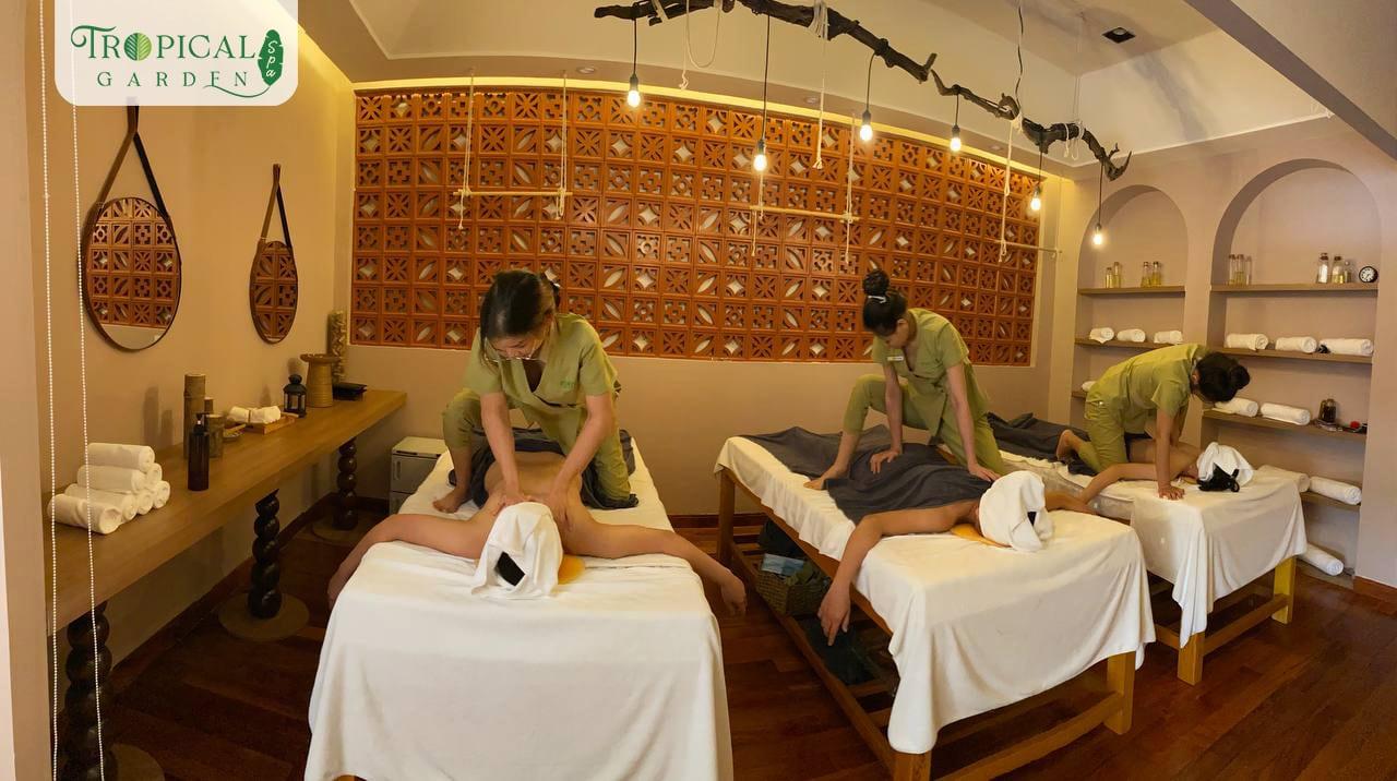 Không gian trị liệu kết hợp giữa massage thư giãn cổ vai gáy và massage yoni